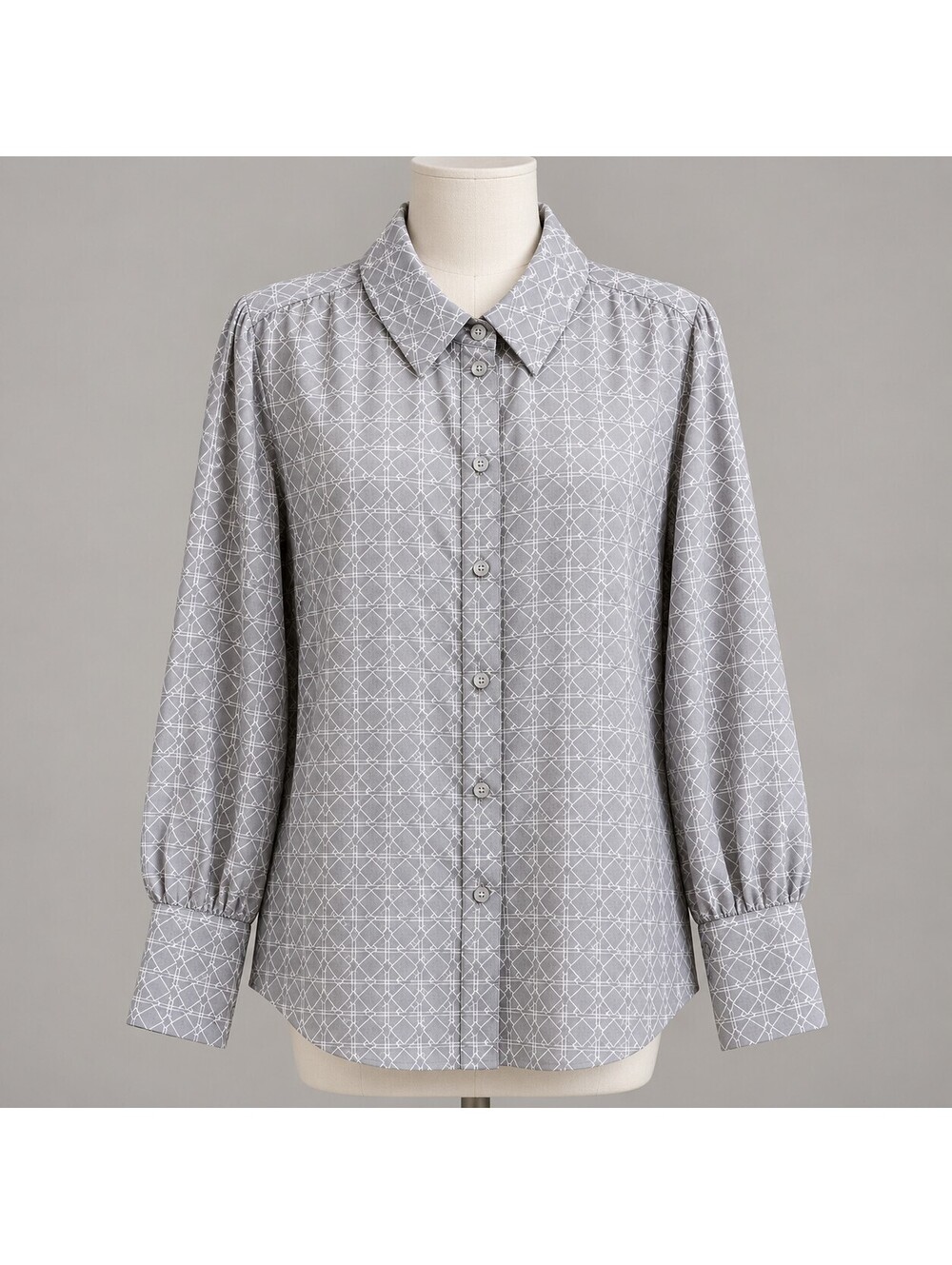 Halogen Women’s 1X Gray & White Geometric Print Button-Down Blouse